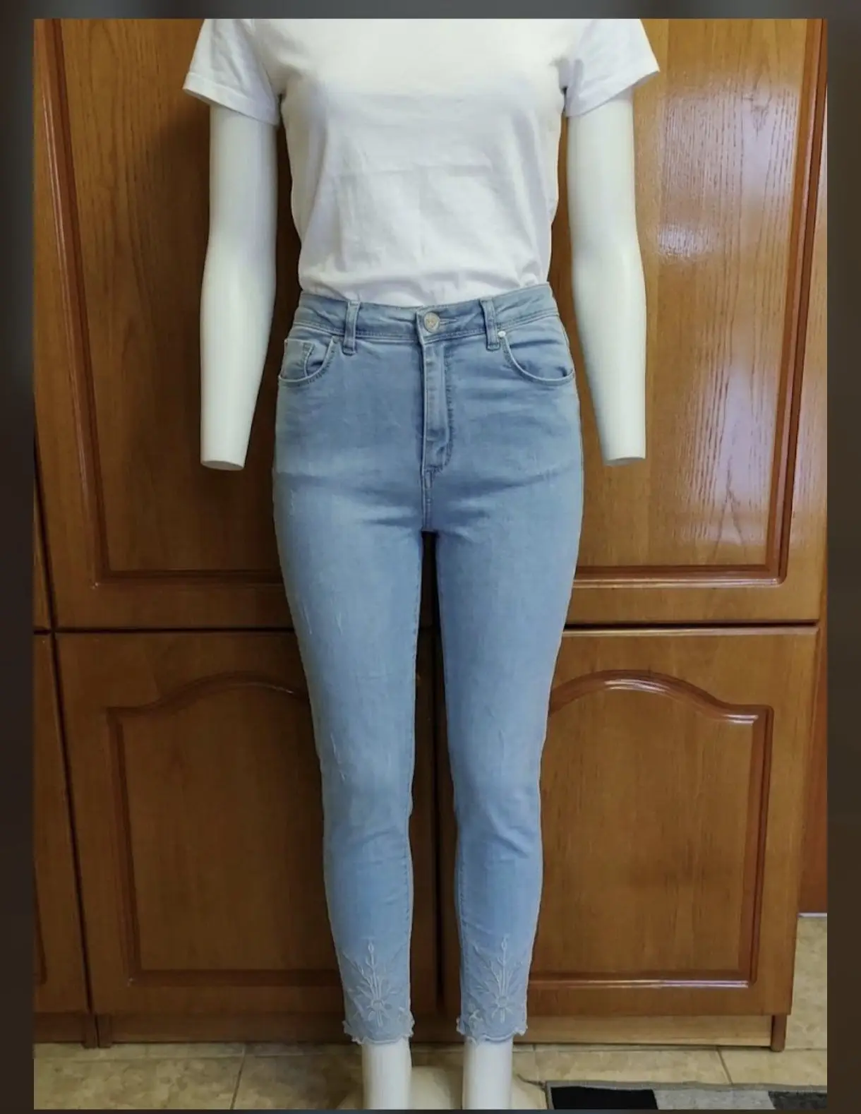 Açık mavi nakışlı jeans 28 beden