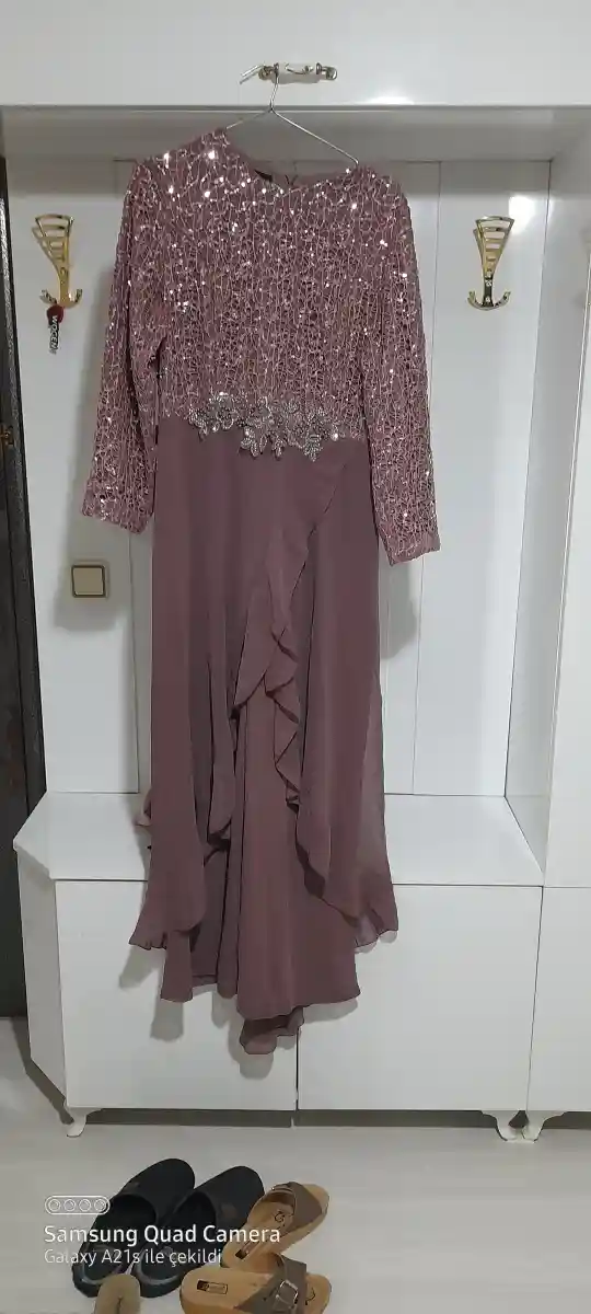Pudra renkli şık gece elbisesi