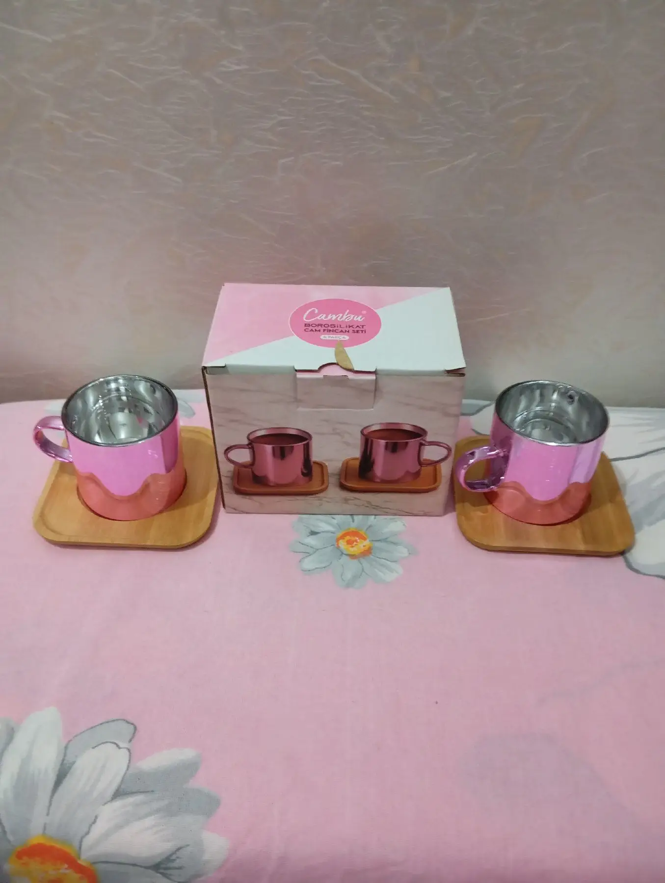 Pembe porselen fincan seti