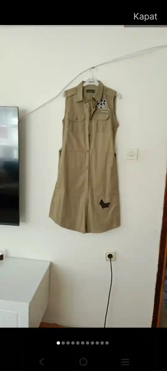 Bej renkli kısa kollu yelek