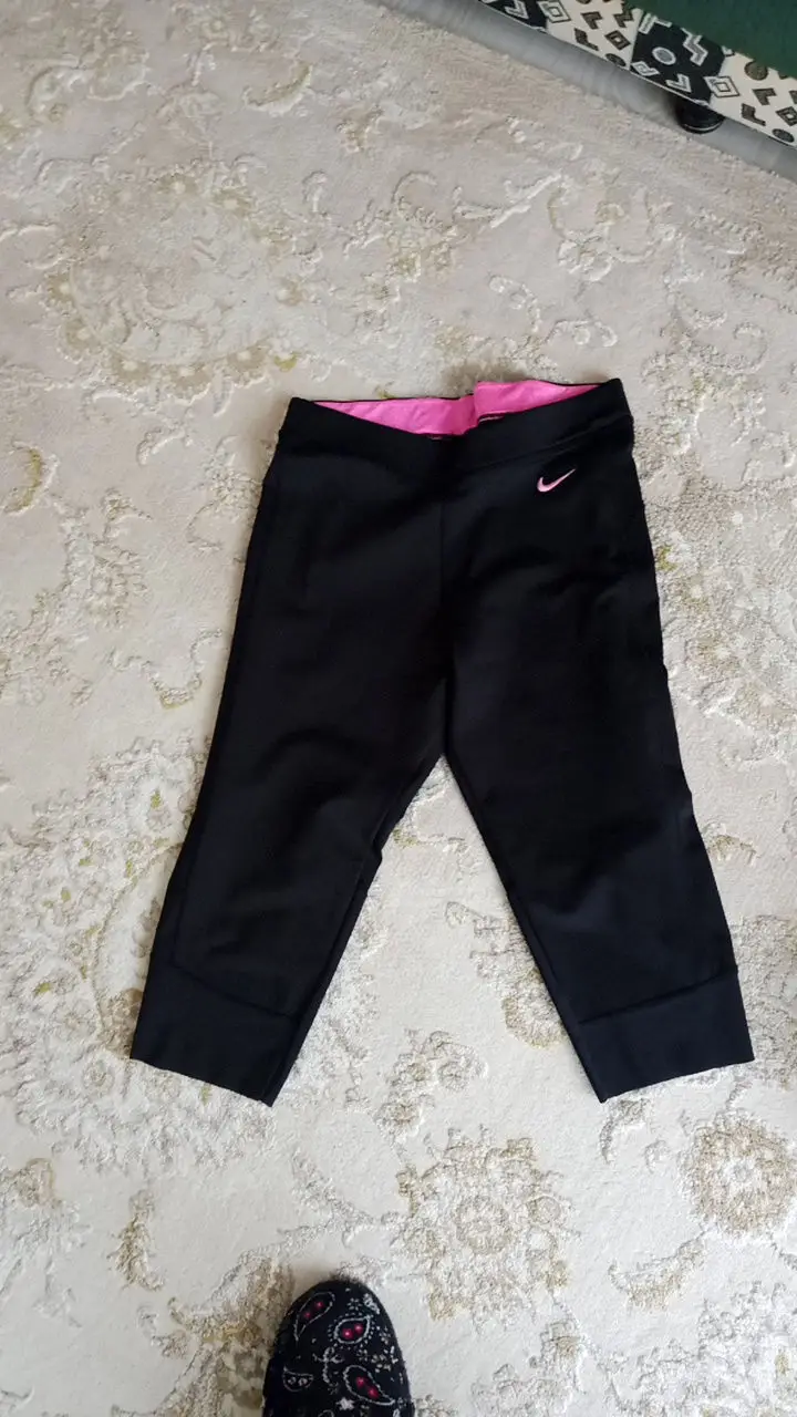 Nike siyah spor pantolonu beyaz sıfırkol badıy