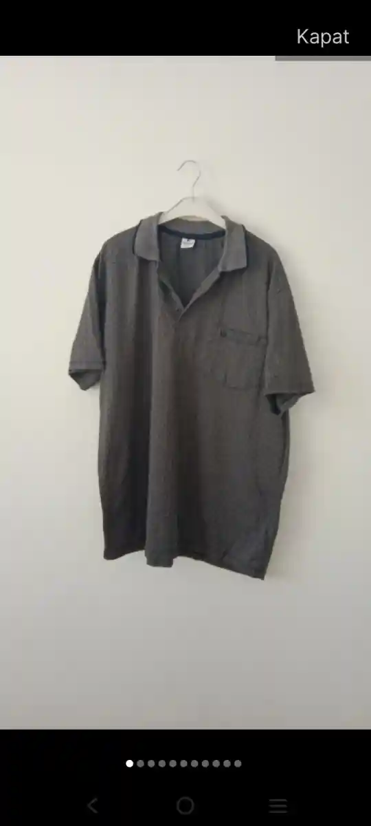 Gri renkli polo yaka tişört