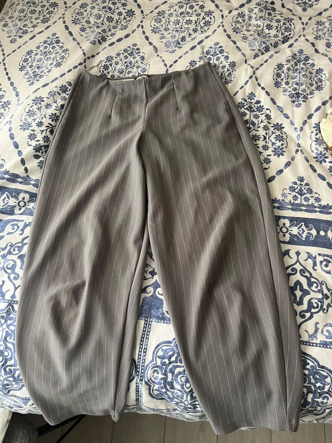 Gri çizgili rahat pantolon