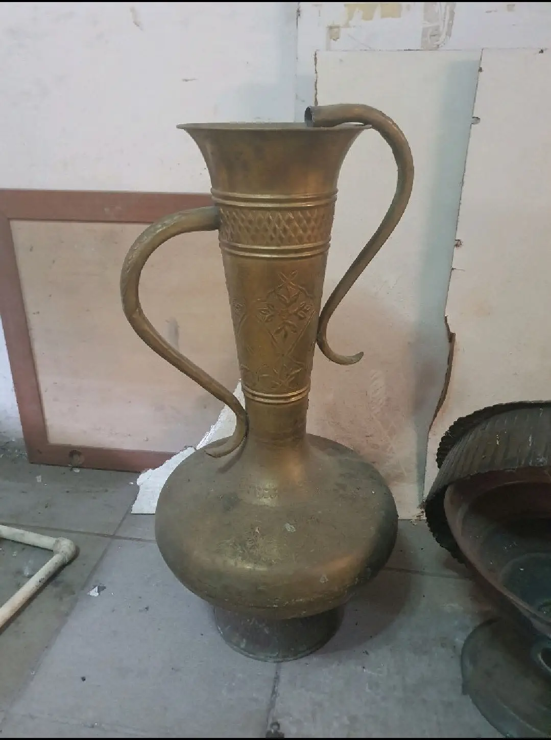 Antika ürünler paşa mangalı+kupa+sürahi+büyük i̇nek çanı+semaver elek.