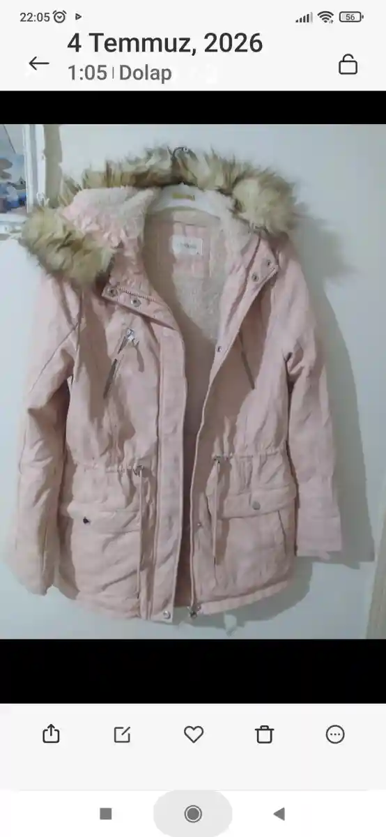 Pembe kapüşonlu kaban