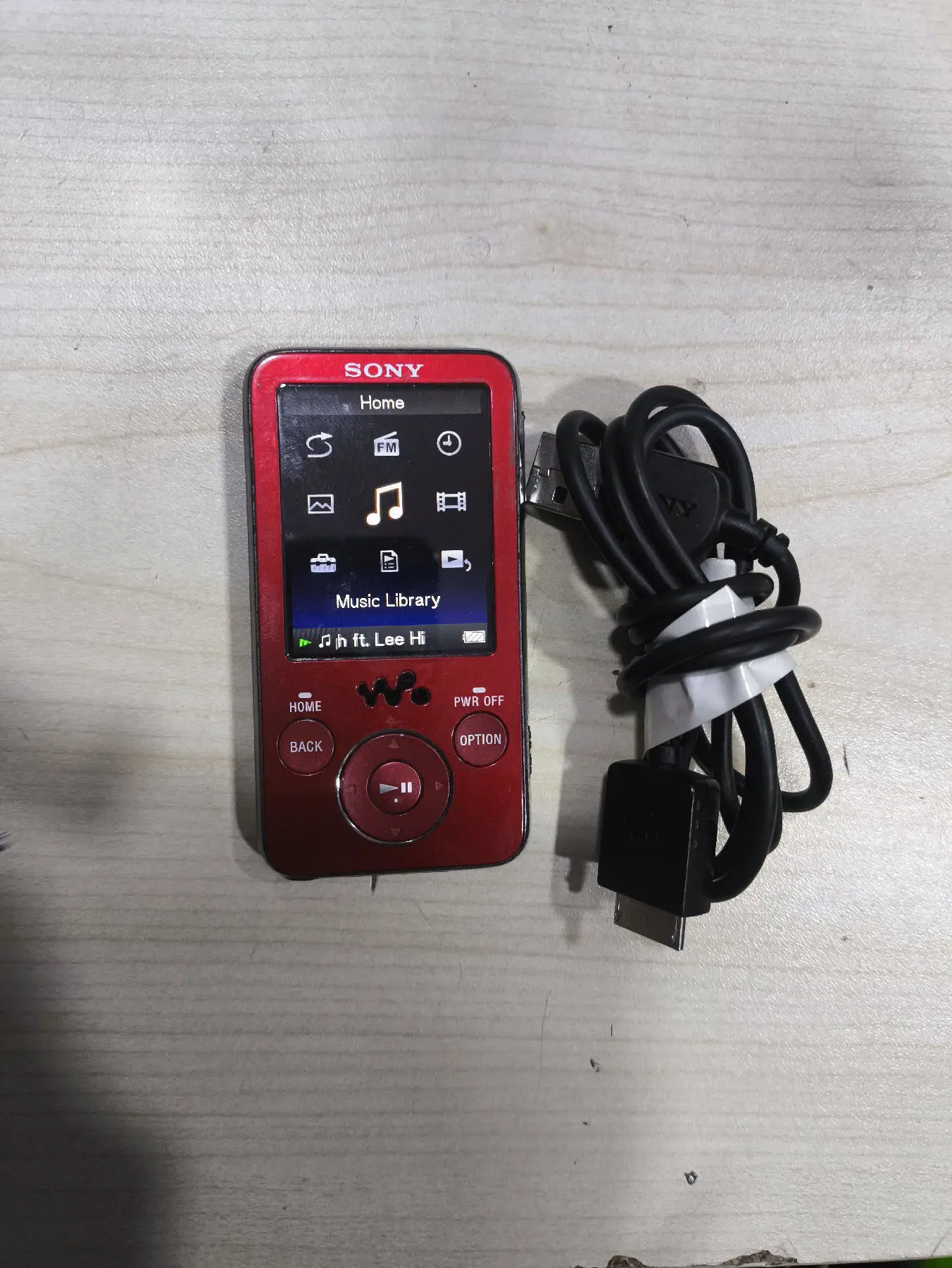 Kırmızı sony mp3 çalar