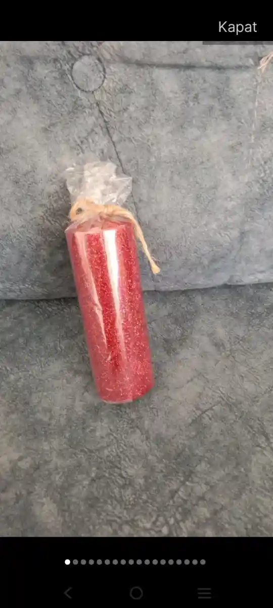 Kırmızı dekoratif mum