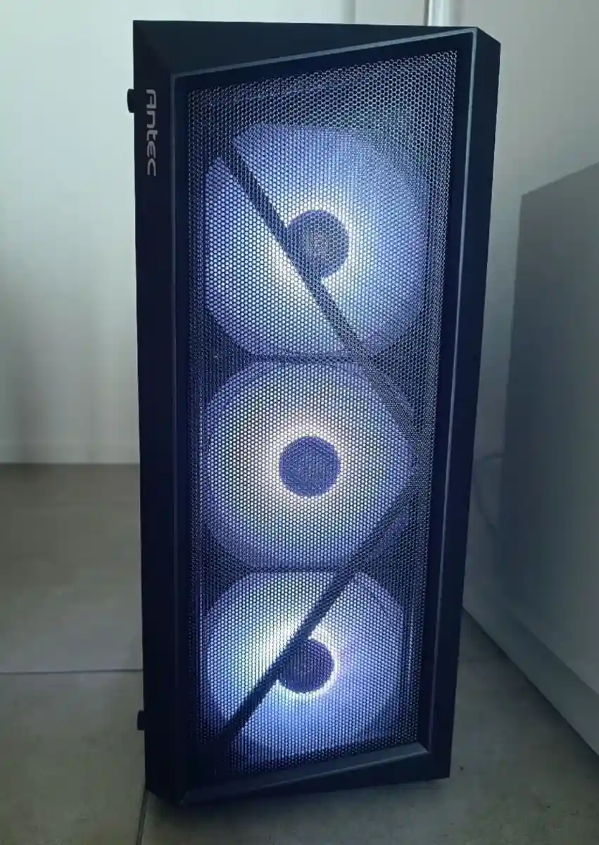 Rgb aydınlatmalı bilgisayar kasa