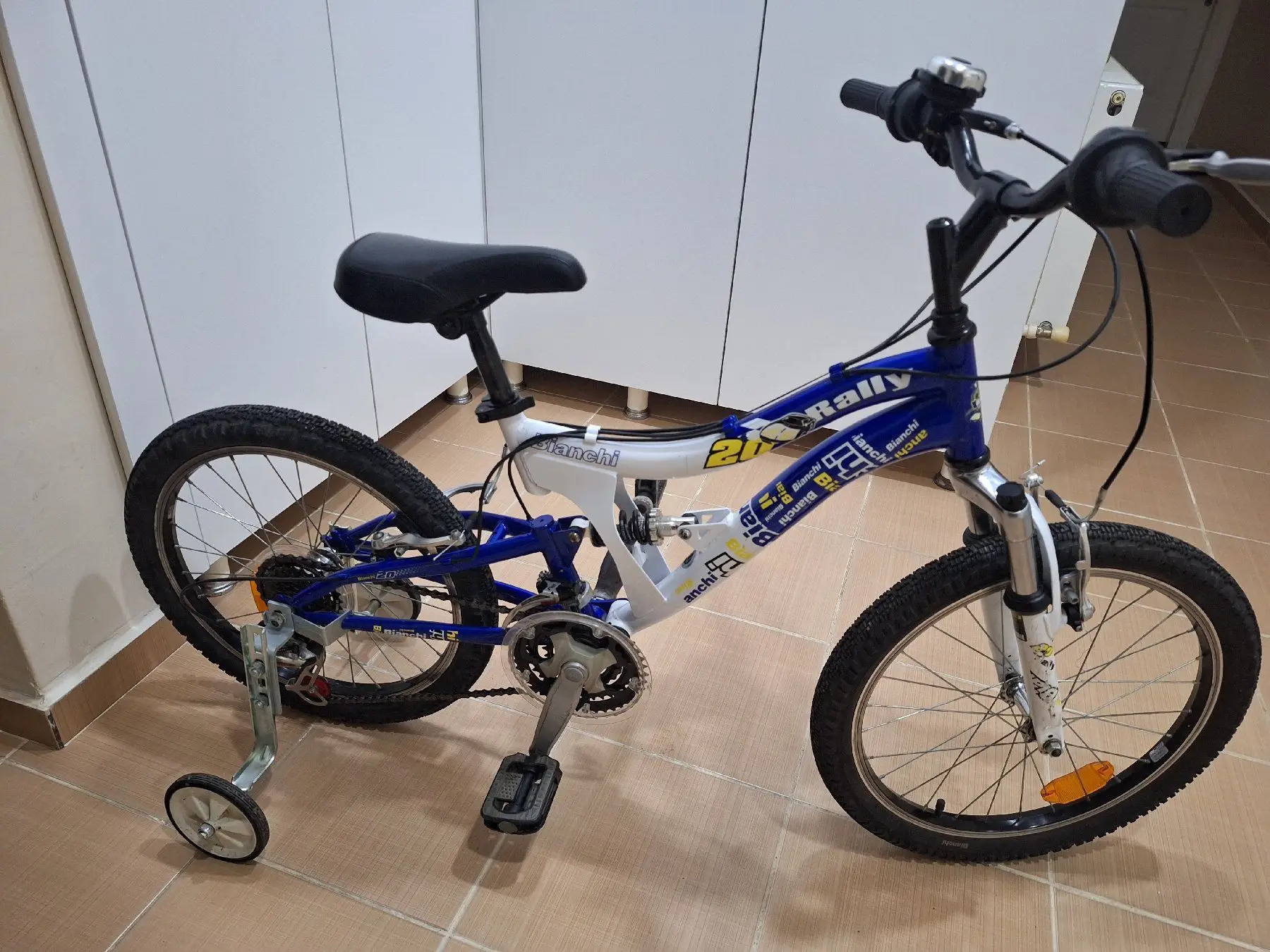 20 jant vitesli denge tekerli bianchi çocuk bisikleti pendik