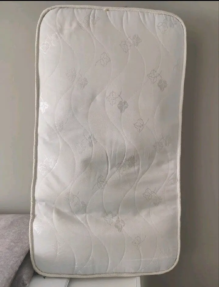 Yatak pedi - beyaz renkli