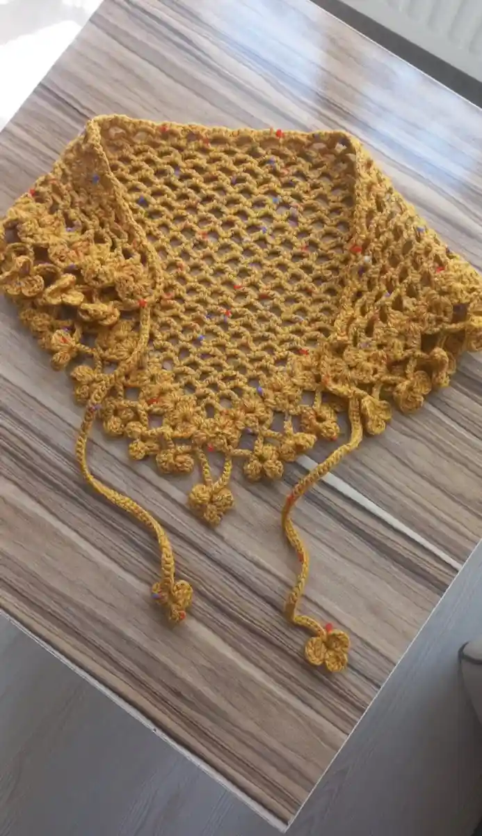 Sarı örgü bandana