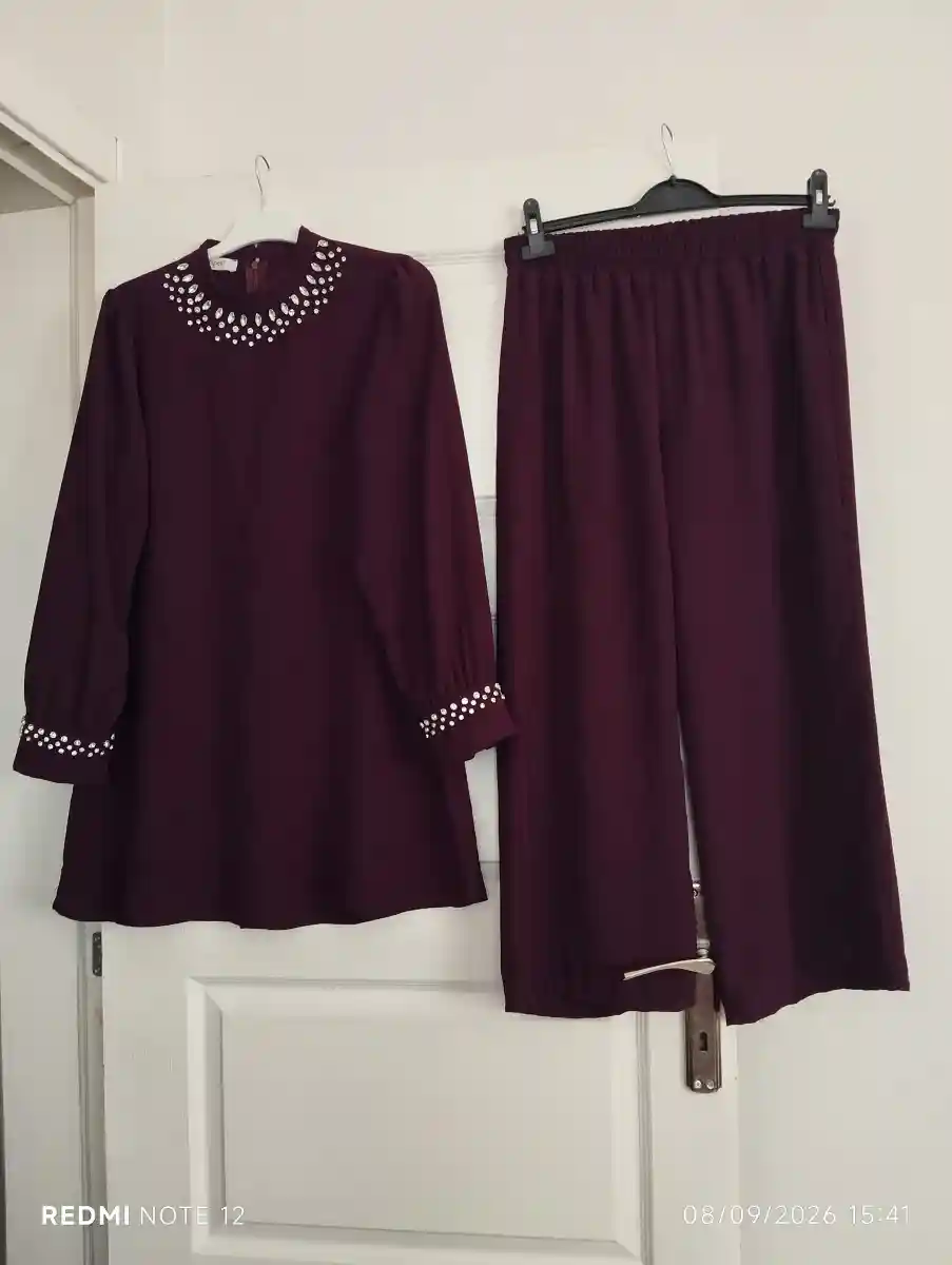 Bordo renkli takım elbise 42 44 beden için 1 2 kez kullanıldı
