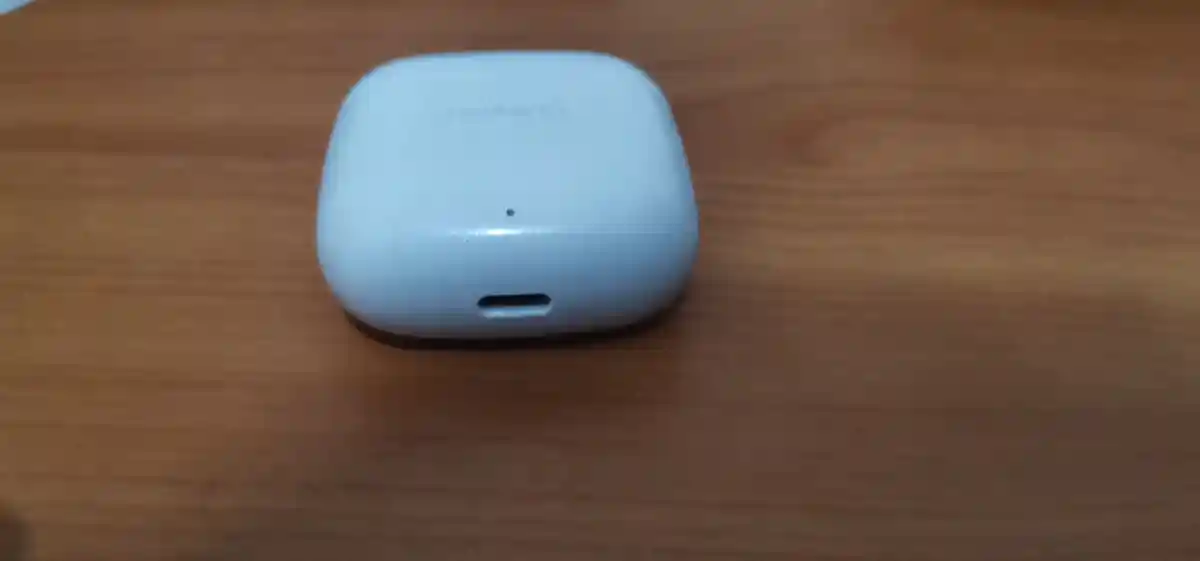 Huuawei freebuds fe2 kulaklık şarz kutusu(i̇çeriğinde kulaklık yoktur sadece şarz kutusu vardır)
