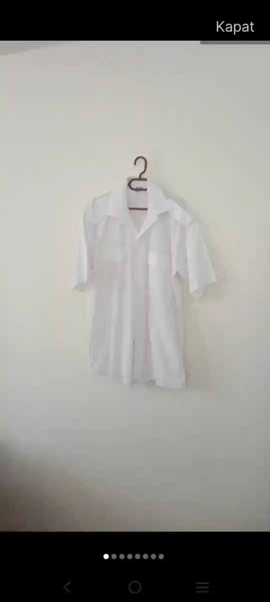 Kısa kollu beyaz gömlek