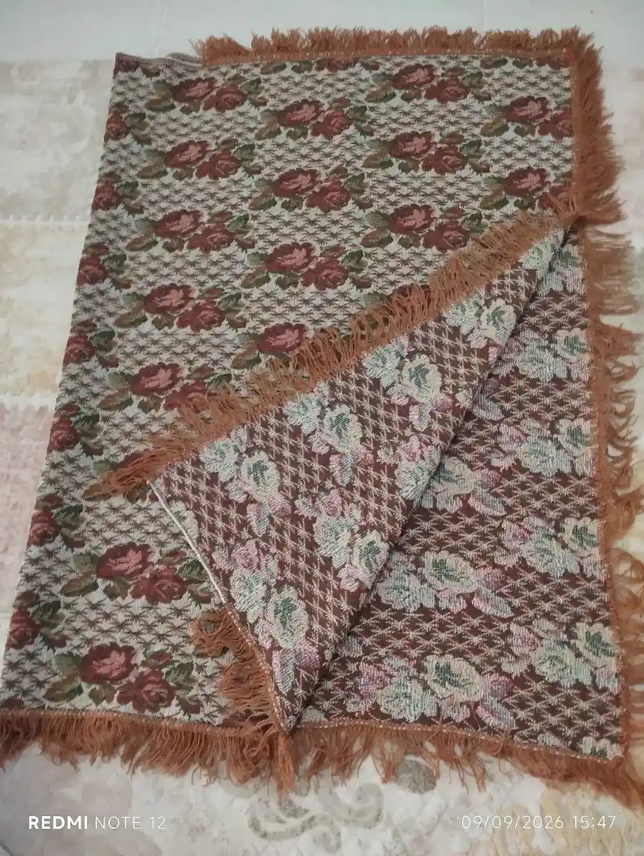 Vintage örtü masa yâda kanepe örtüsü olarak kullanılır