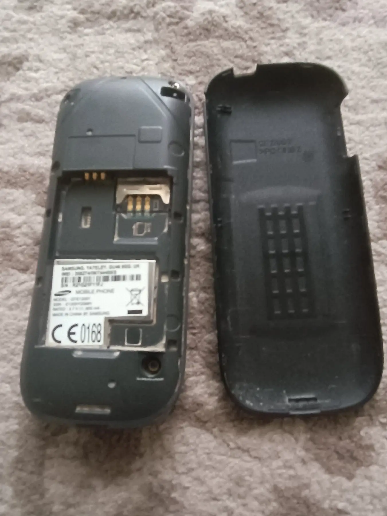 Samsung tuşlu telefon ilan görseli