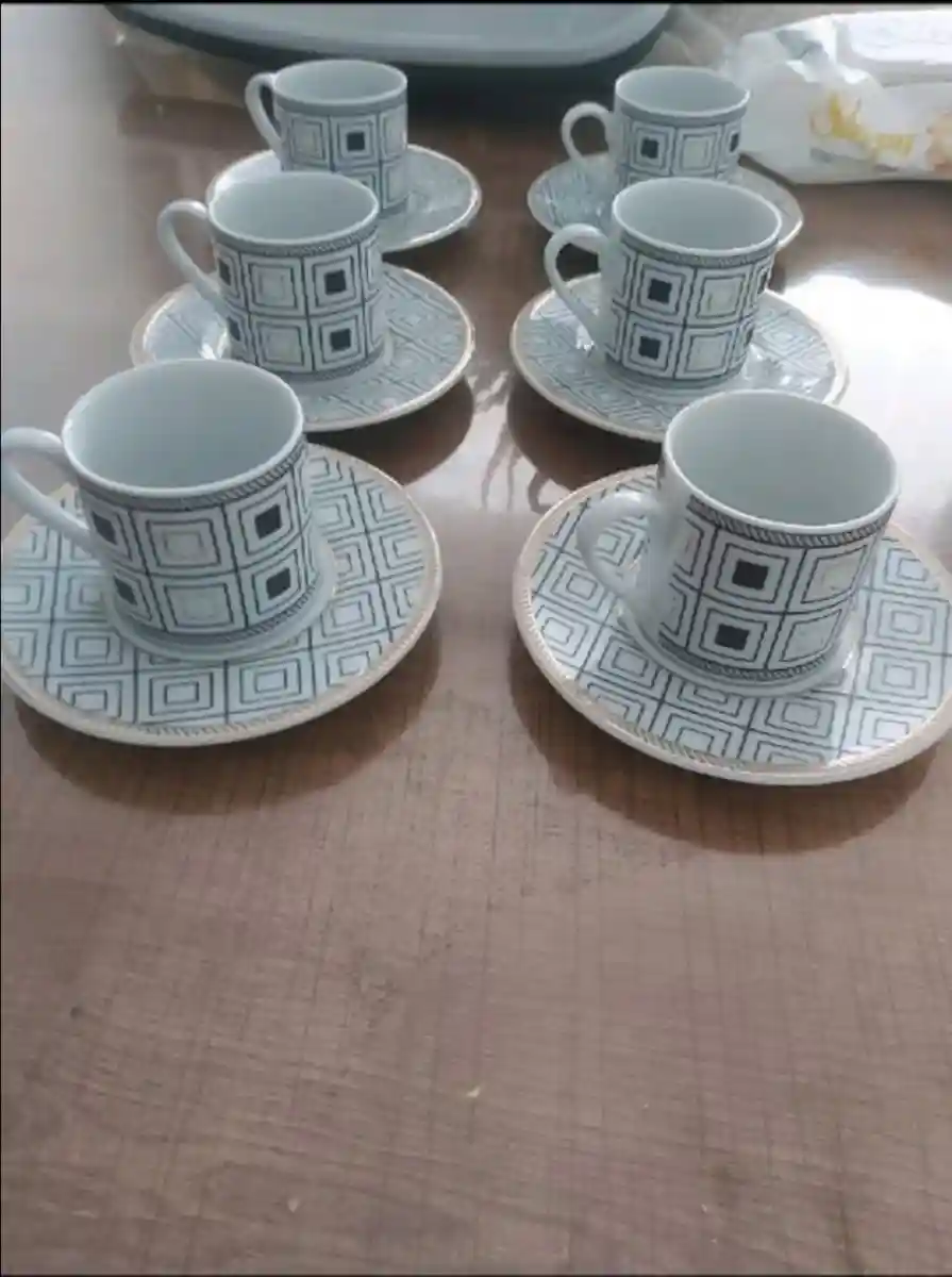 Desenli fincan ve tabak seti