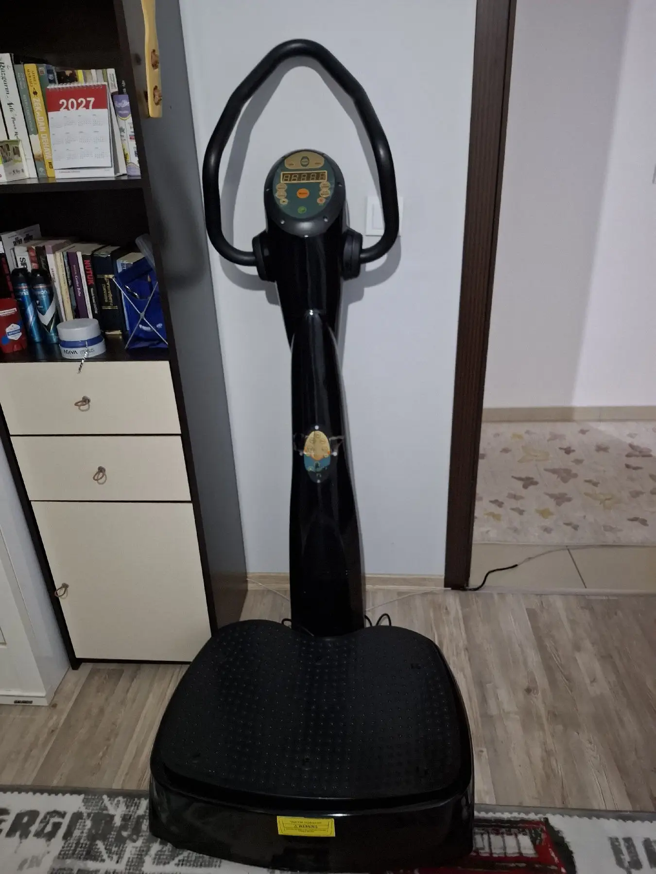 Siyah titreşimli fitness platformu
