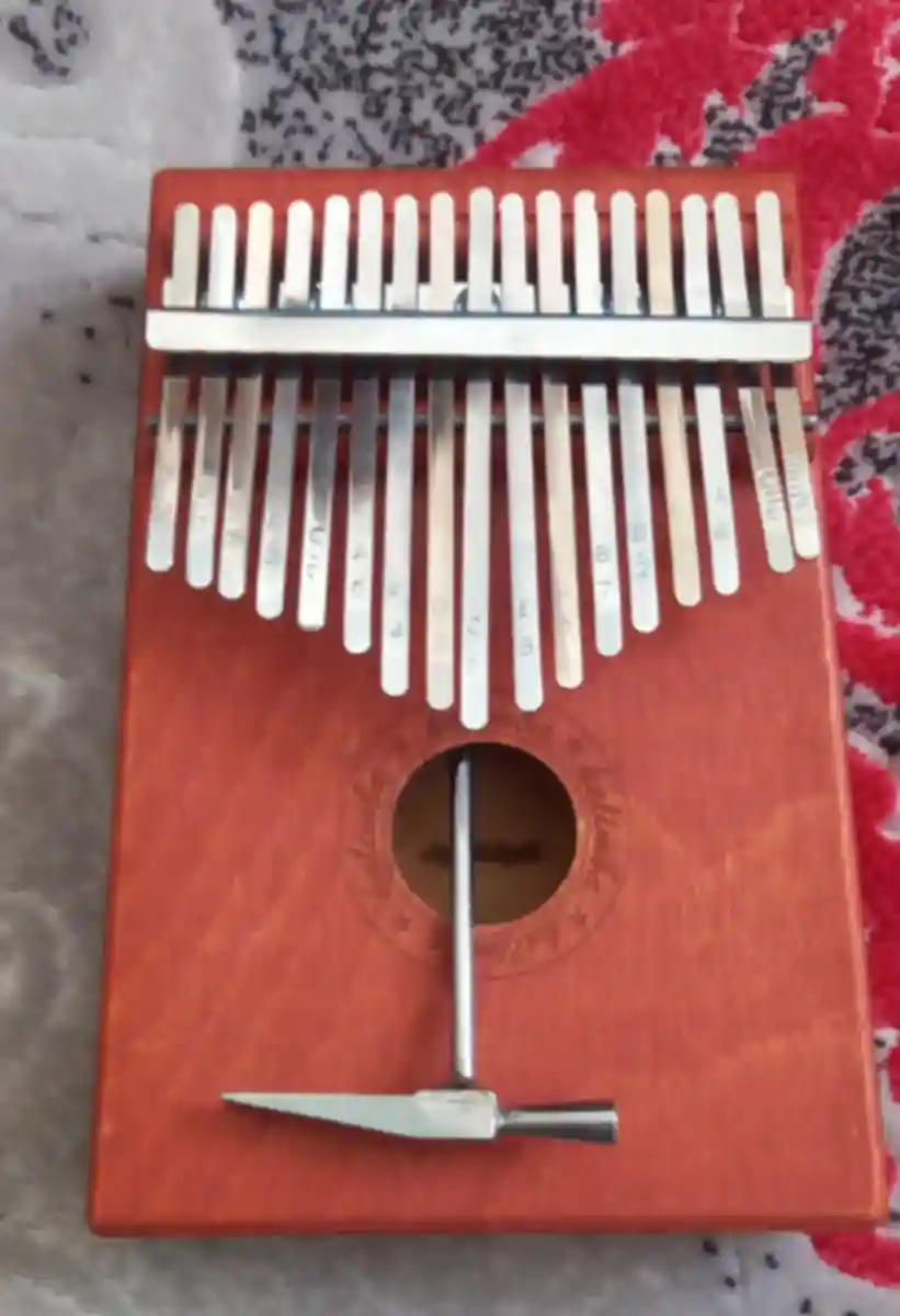Ahşap kalimba müzik aleti
