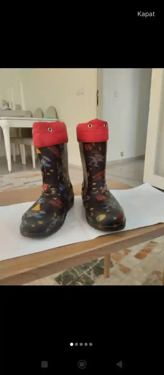 Renkli çocuk yağmur botu