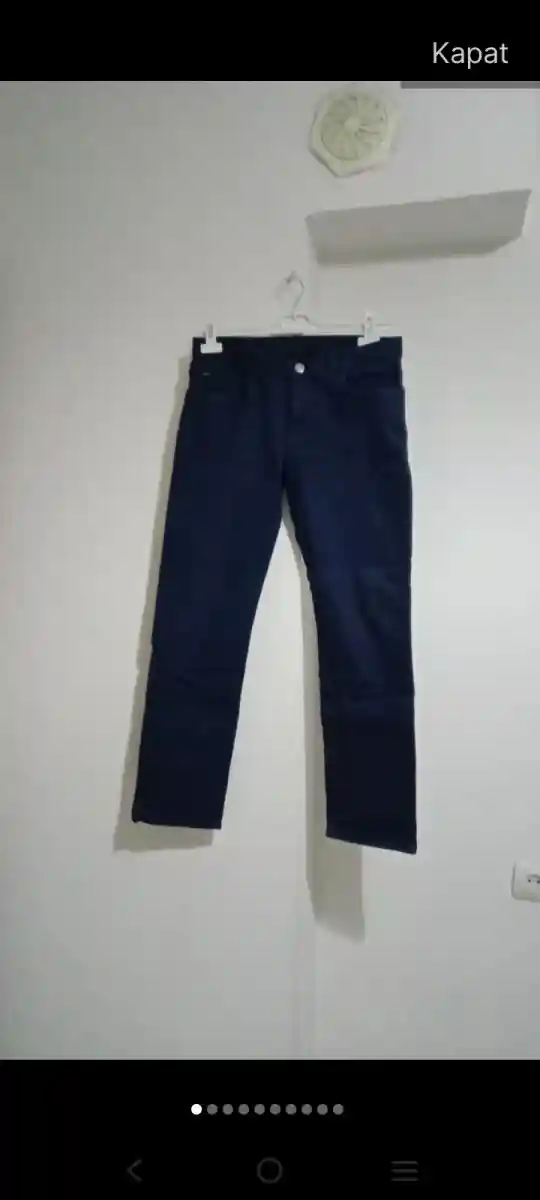 Koyu mavi renkli kot pantolon
