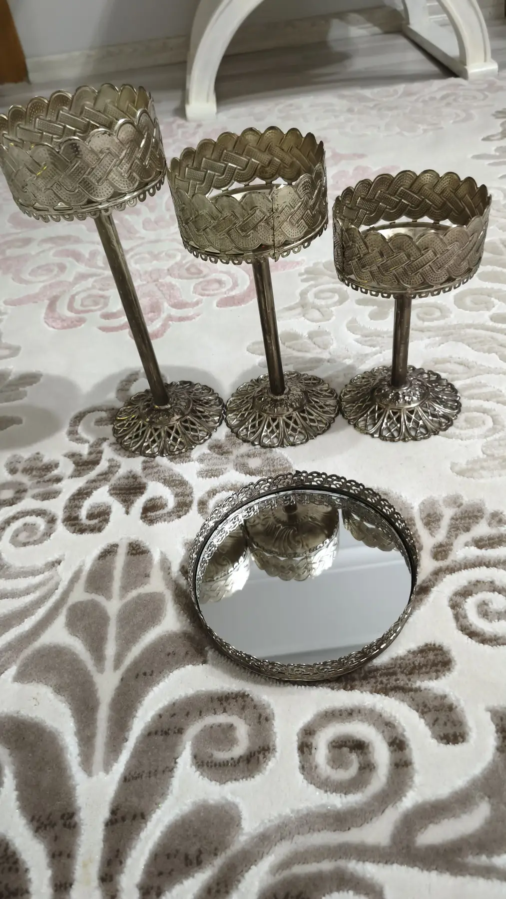şık metal dekoratif şamdan ve tepsi seti