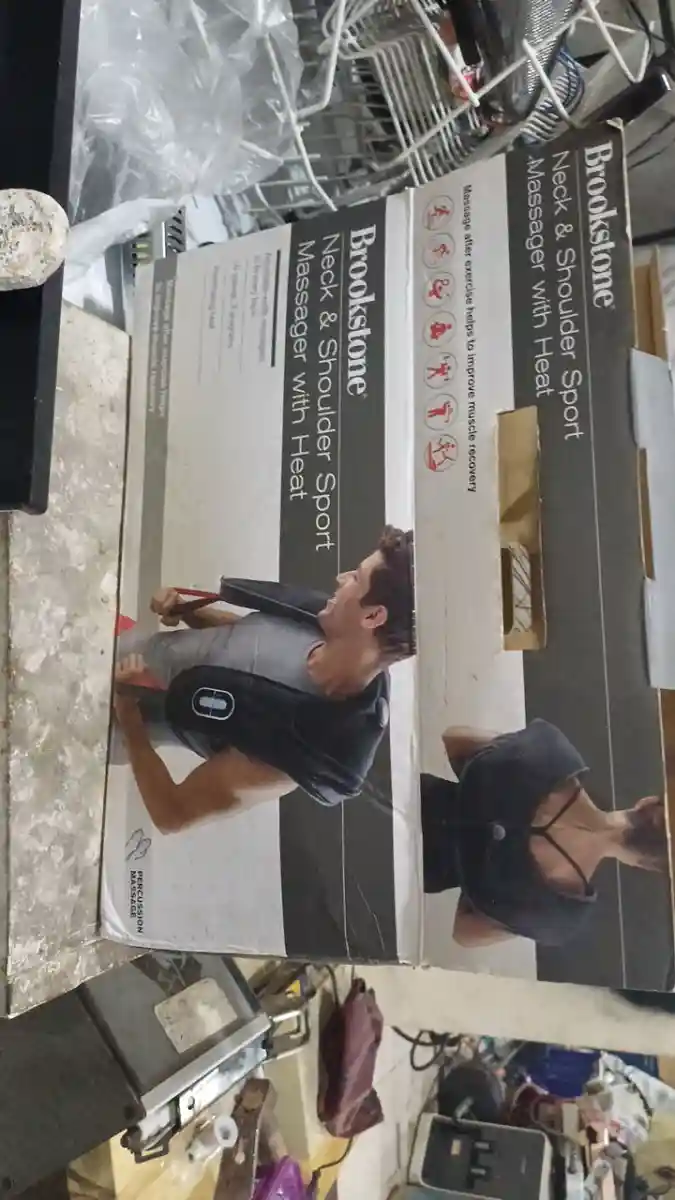 Brookstone boyun ve sırt masaj aleti herşeyi tam calışıyor  fiyatı bilmedigim için yazdım