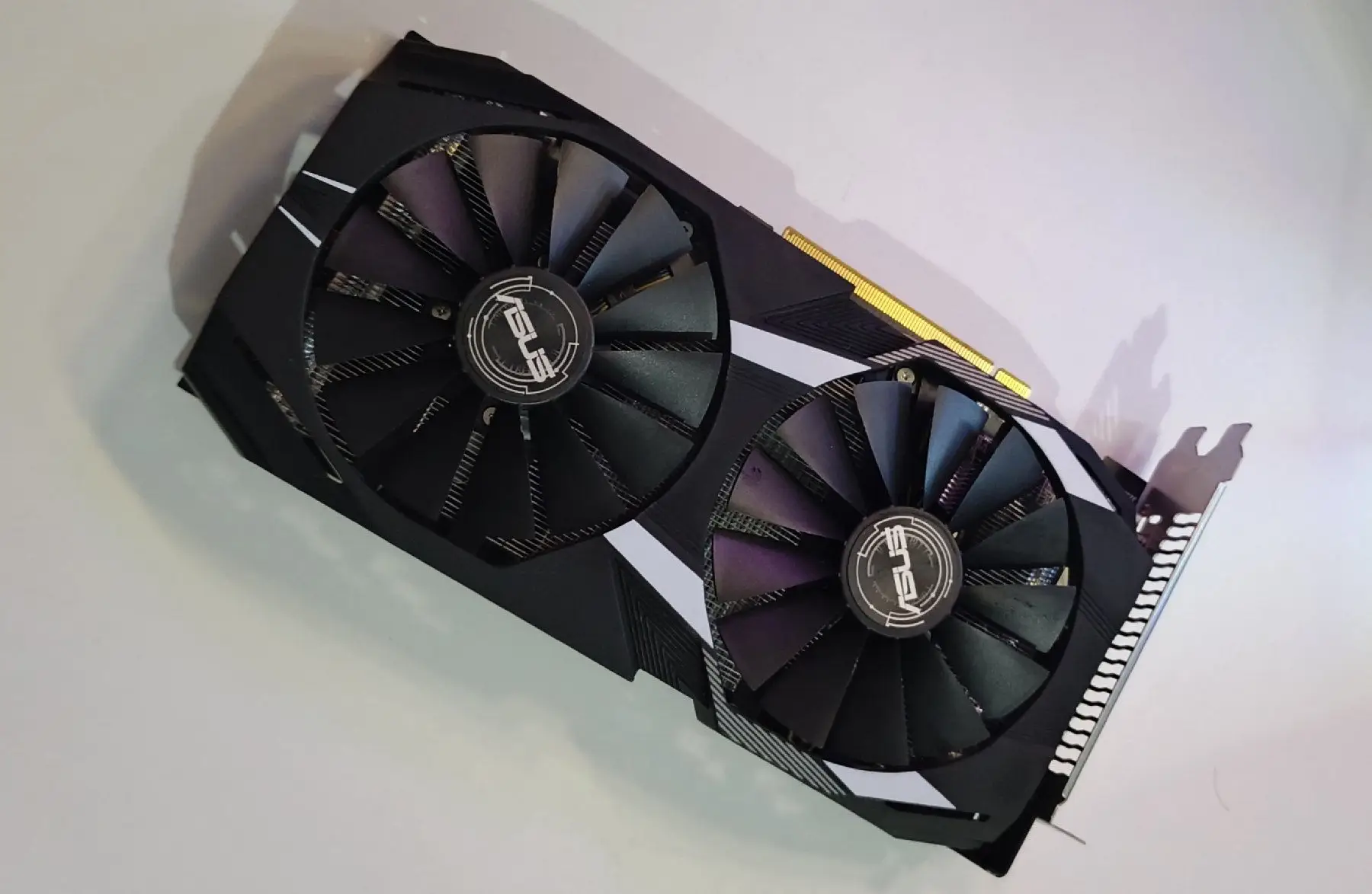 Asus dual rx560 4 gb 128 bi̇t çi̇ft ekran karti (sorunsuz&açilmamiş)