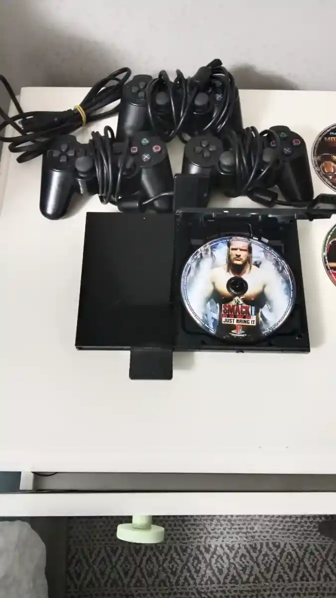 Playstation 2 oyun konsolu ve kumandalar ankara esertepe