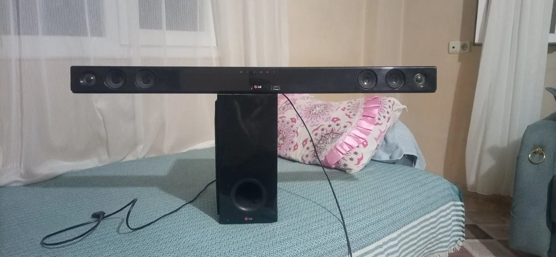 Lg soundbar ve subwoofer seti