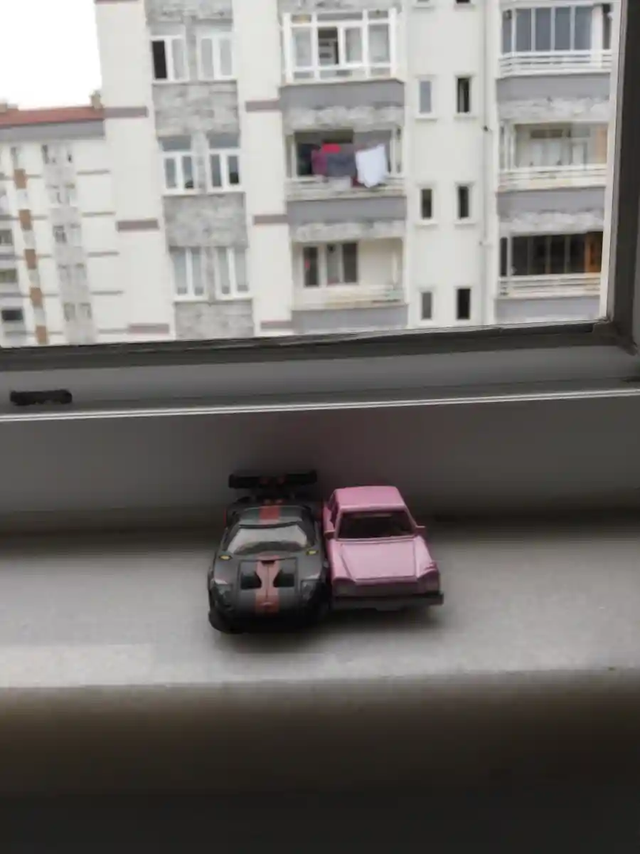 Pembe araç özel seridir siyah araç el yapımıdır. ilan görseli