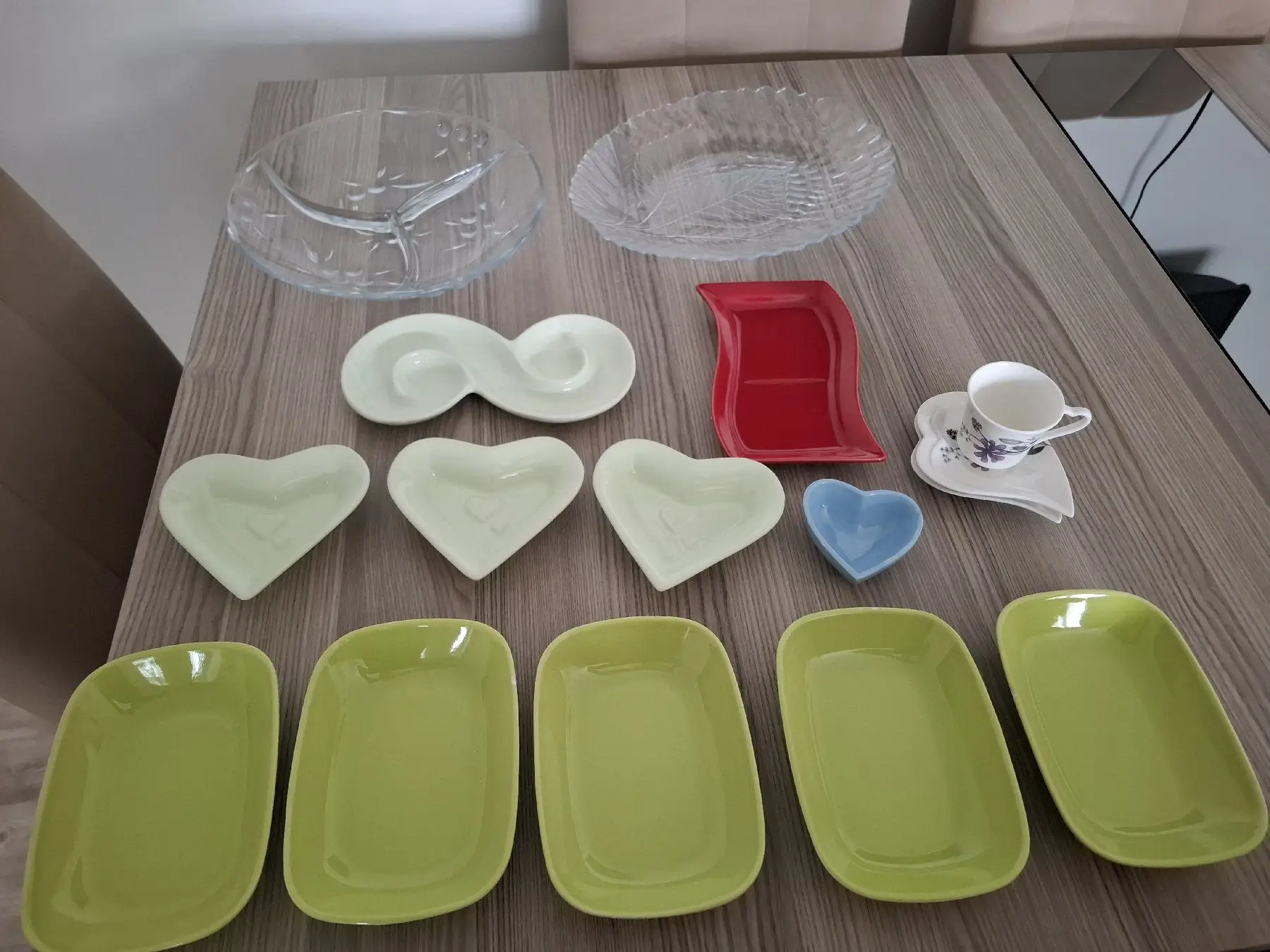 Sunum tabakları ( resimde görülen hepsi)