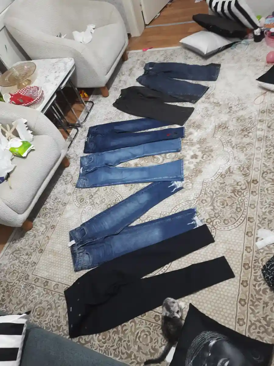 Farklı renklerde jean pantolon seti