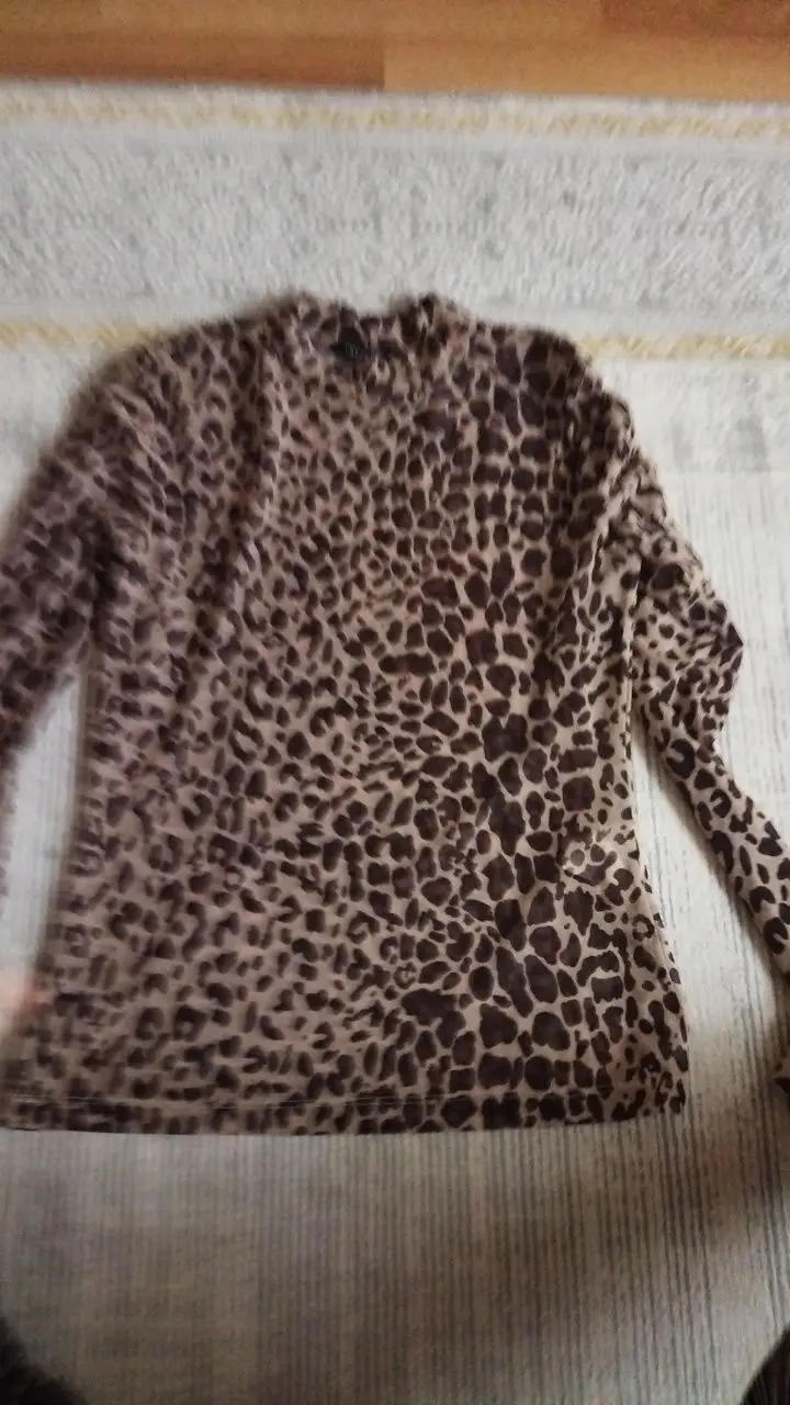 Leopar desenli uzun kollu tişört
