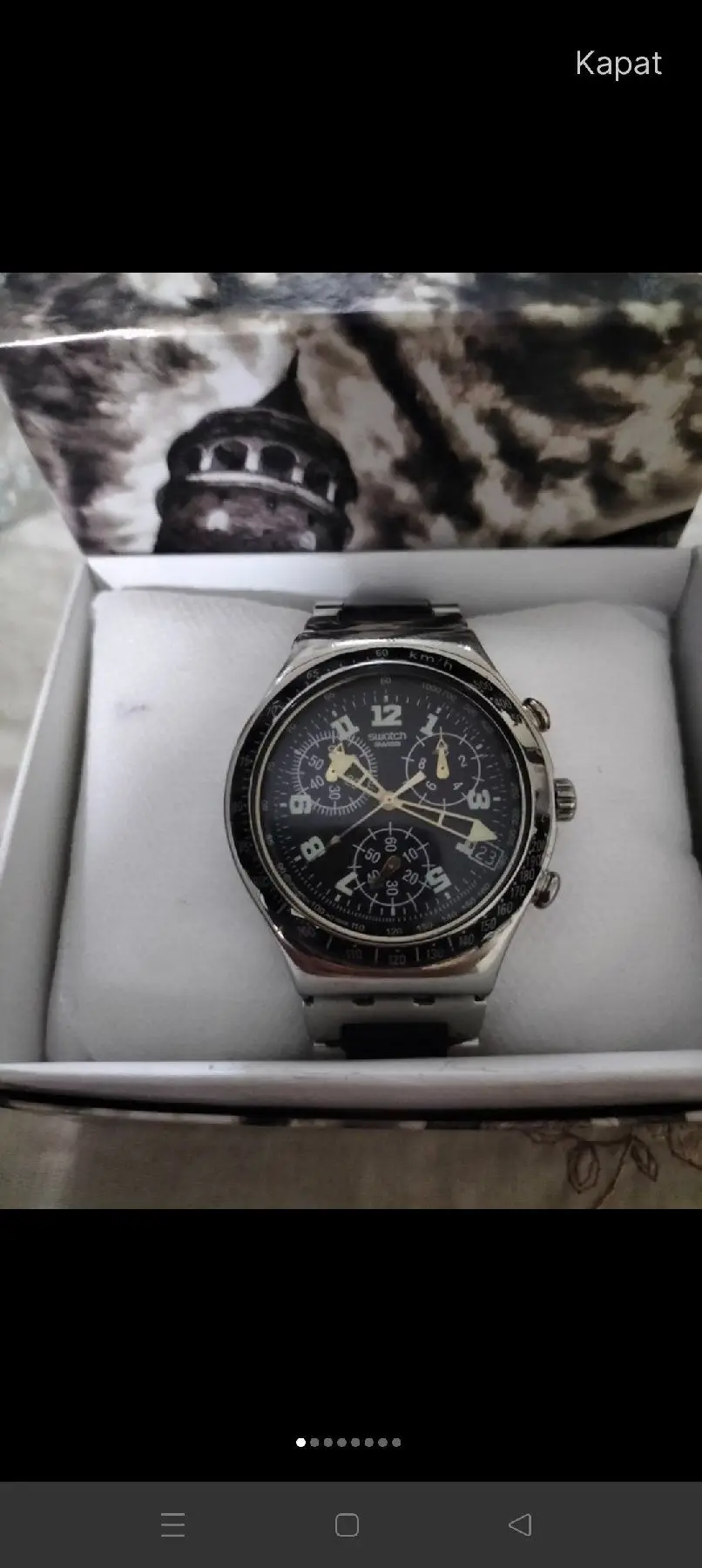 Swatch çok fonksiyonlu orgınal saat, kurma kolunun orda boya dökülmesi var, başka sıkıntı yok.