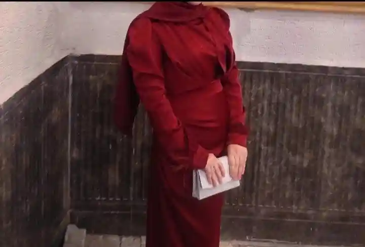 şık kırmızı abiye elbise