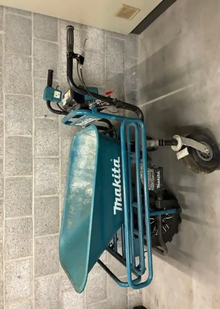 Makita motorlu tekerlekli el arabası