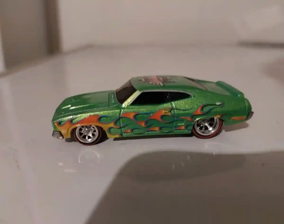 Yeşil alev desenli diecast araba ilan görseli