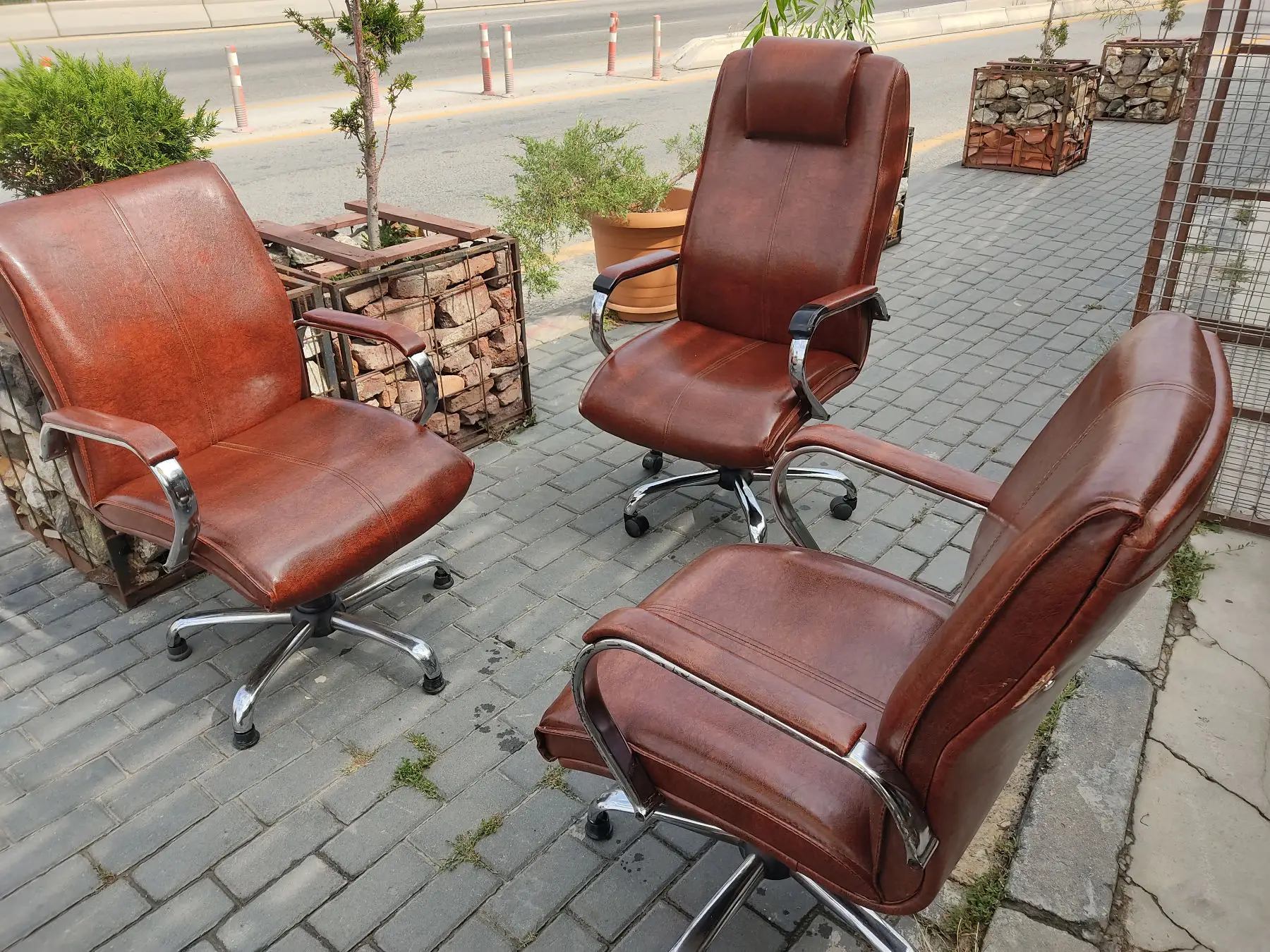Kahverengi deri ofis koltuklarıofi̇s koltuk takim sifir ayarundadir