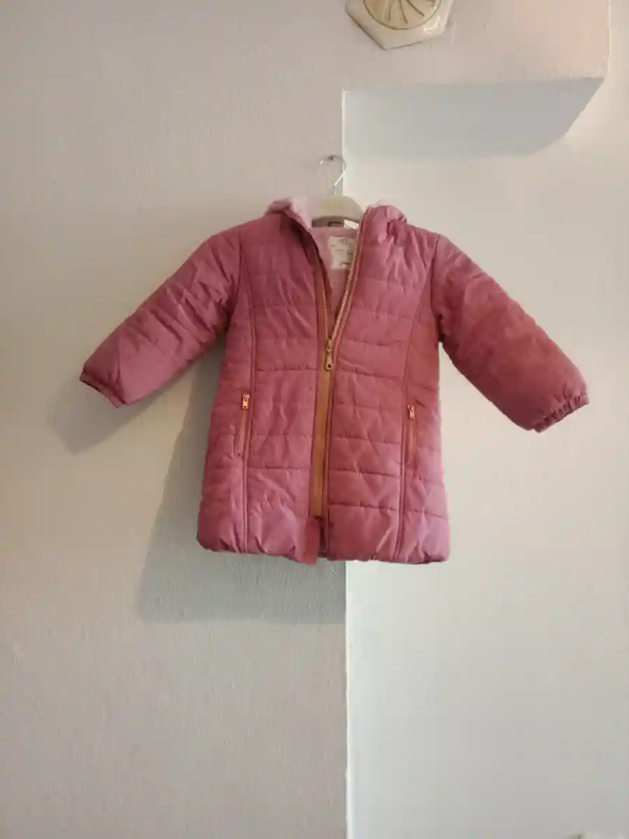 Pembe kız montu