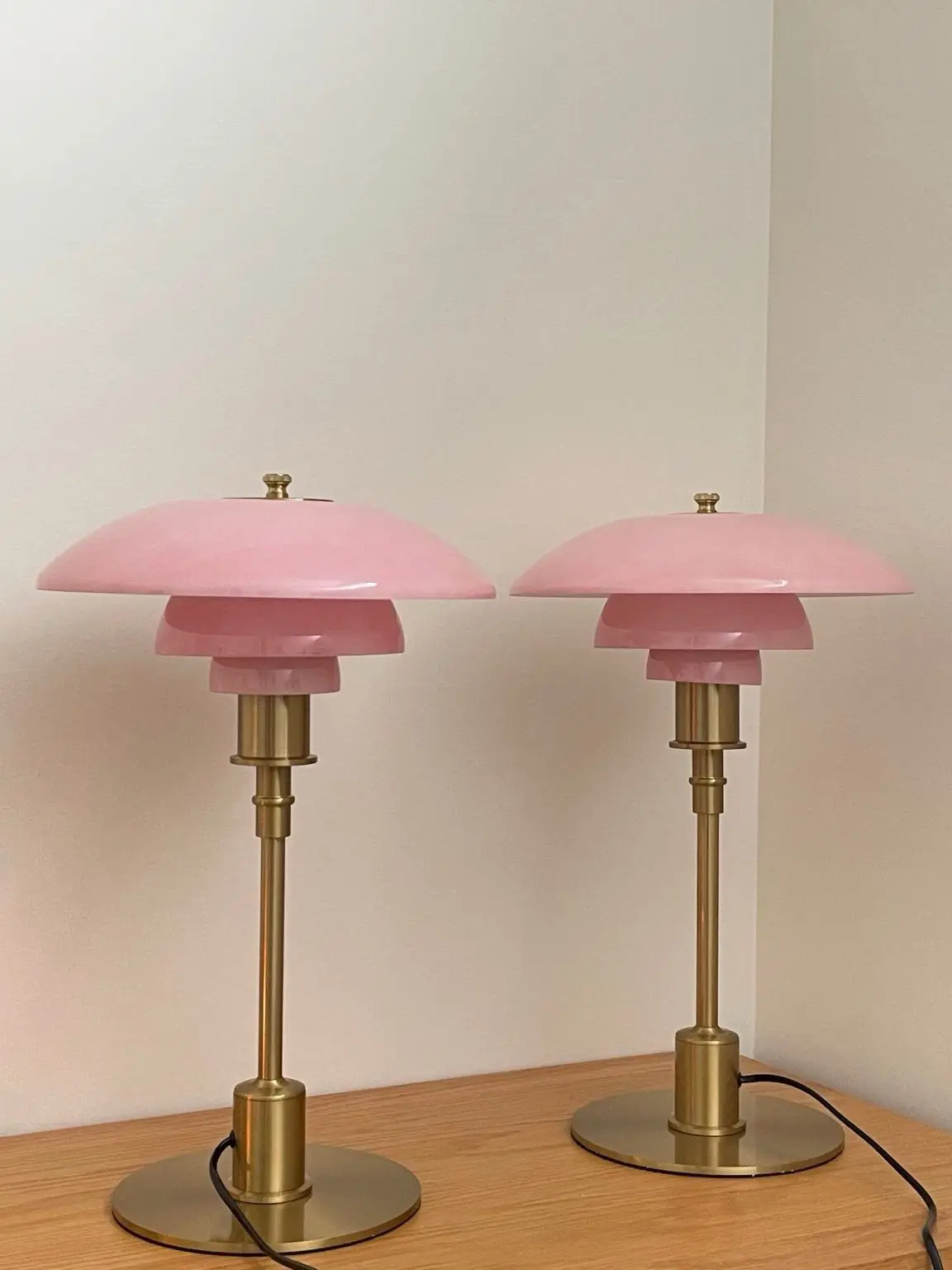 Pembe masa lambası takımı
