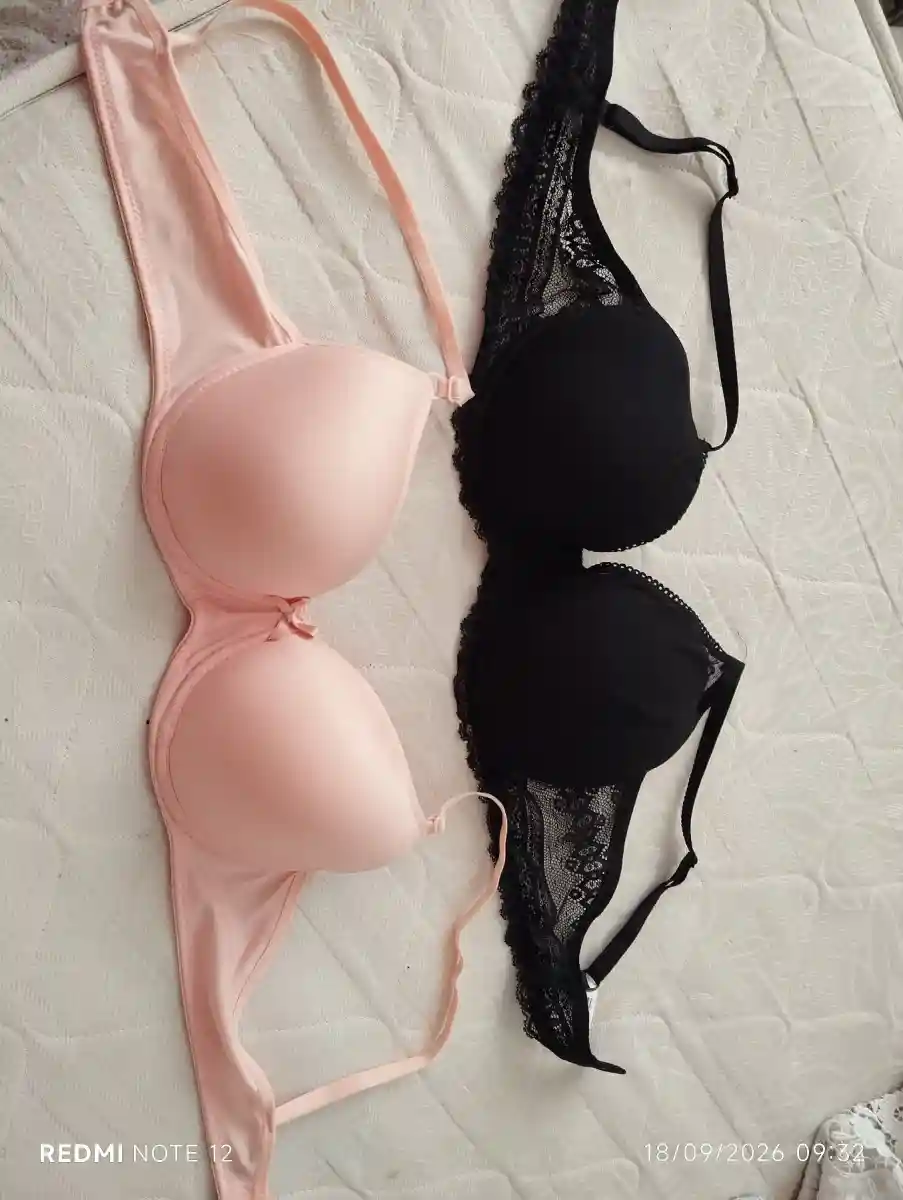 2 âdet 90 beden sütyen kullanılmamış siyah olan dagi marka 400 tl diğeri ise 350 tl