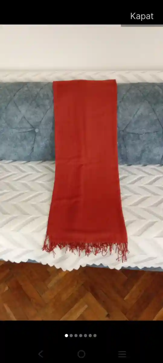 Kırmızı pamuklu şal