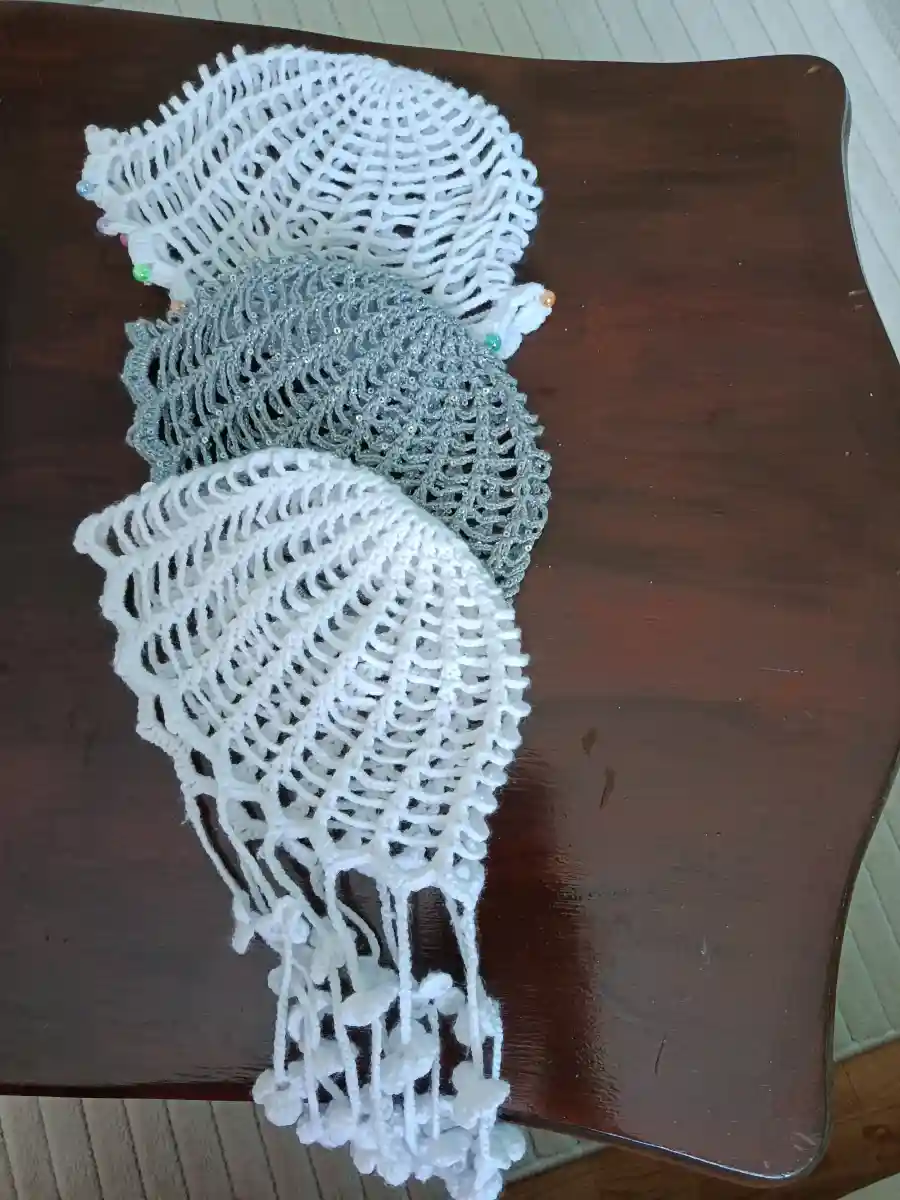 üç renkli örgü yaz şapkası bone