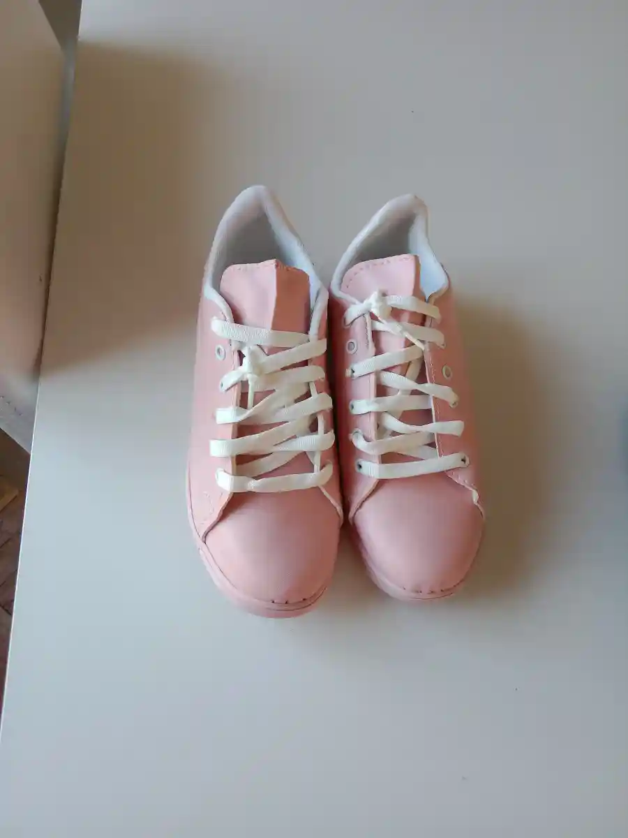 Pembe kadın spor ayakkabı