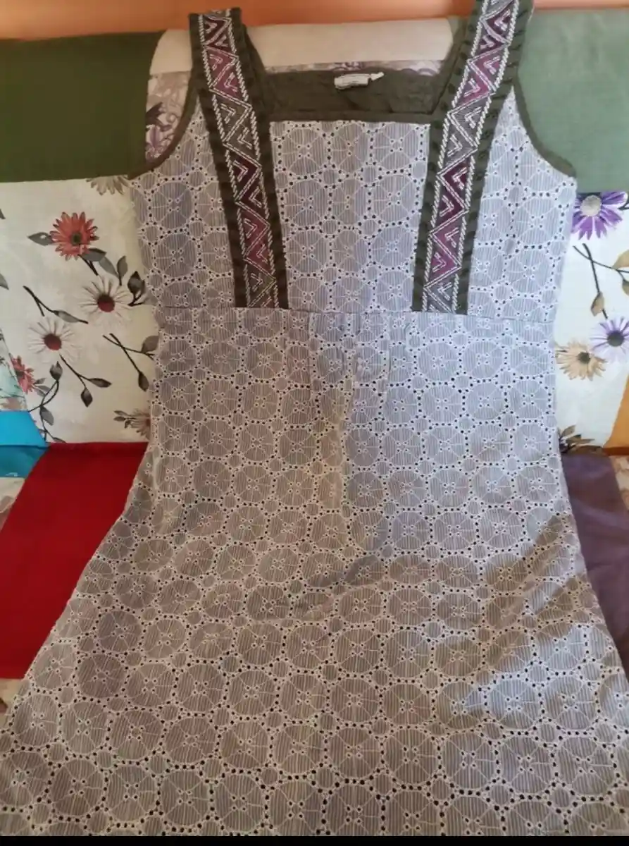 Desenli kadın elbisesi