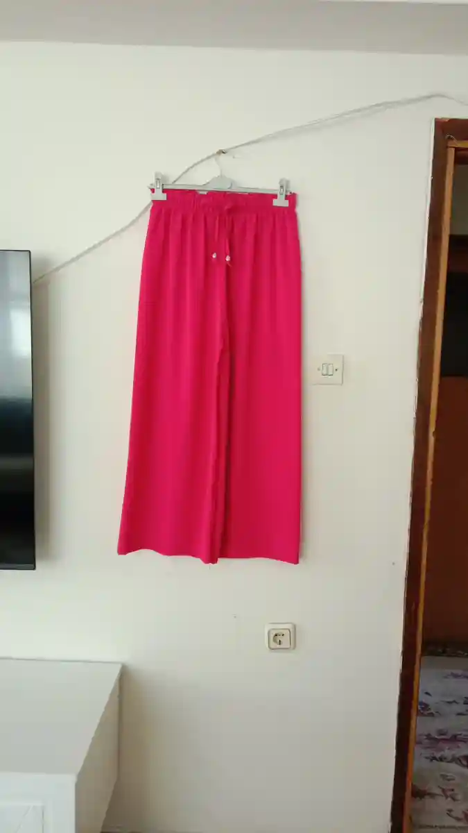 Pembe renkli rahat pantolon bayan kumaş pantolonu fuşya rengindedir 48 bedendir boy uzunluğu 97