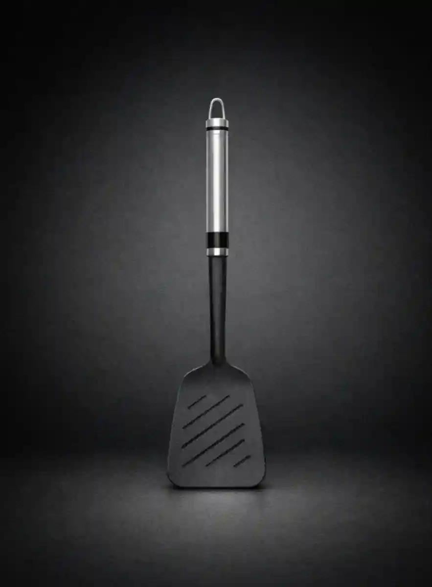 Siyah saplı sıvı spatula