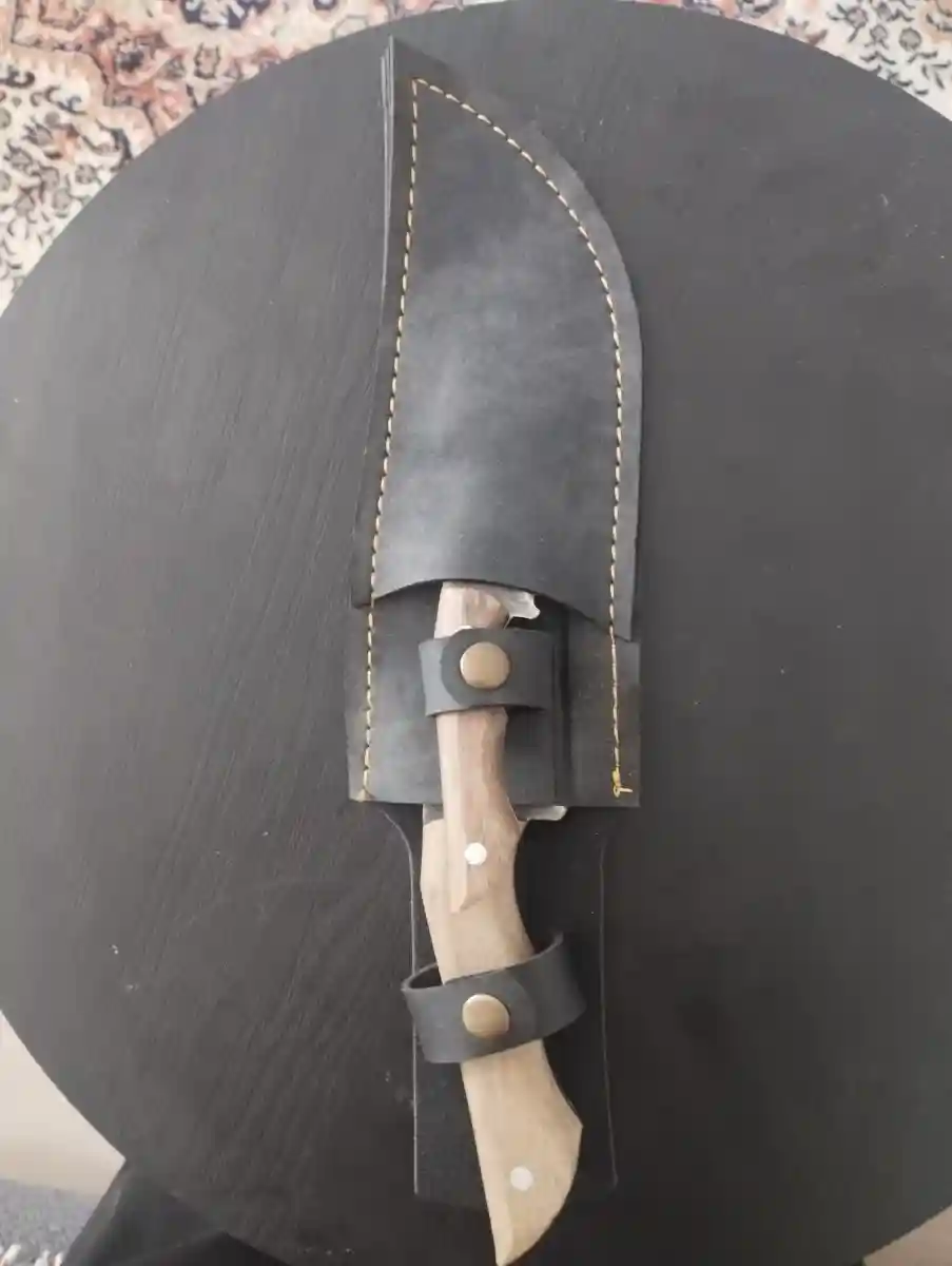 Deri kılıflı ahşap saplı bıçak