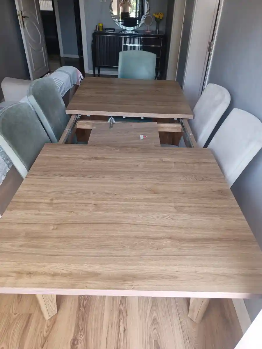 Geniş ahşap yemek masası i̇sti̇kbal